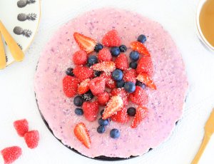 GEZONDE KWARKTAART MET AARDBEIEN EN KOKOS - CHICKSLOVEFOOD