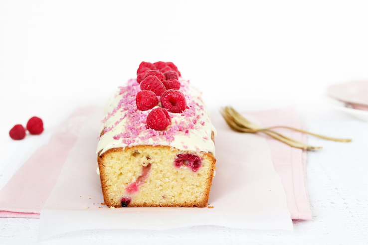 RECEPT FRAMBOZENCAKE MET WITTE CHOCOLADE EN KOKOSRASP - CHICKSLOVEFOOD