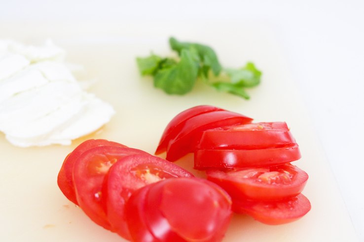 TOMAAT MOZZARELLA BASILICUM - CHICKSLOVEFOOD
