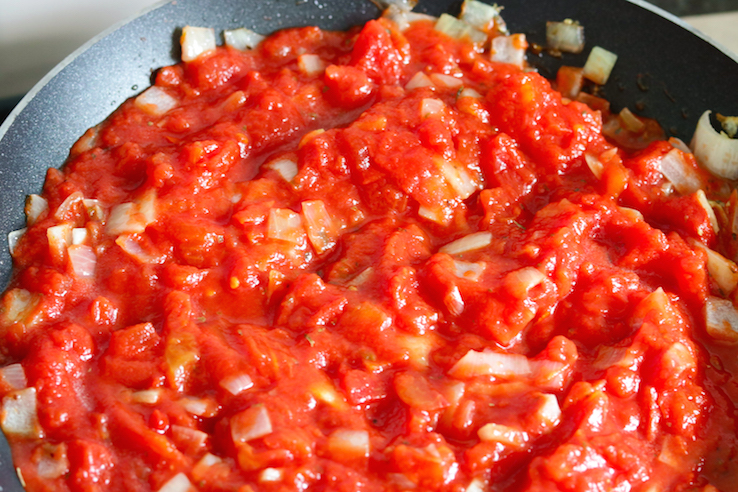 TOMATENBLOKJES MET UI EN OREGANO - CHICKSLOVEFOOD