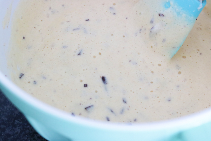 BESLAG CHOCOLATE CHIP PANCAKES - CHICKSLOVEFOOD