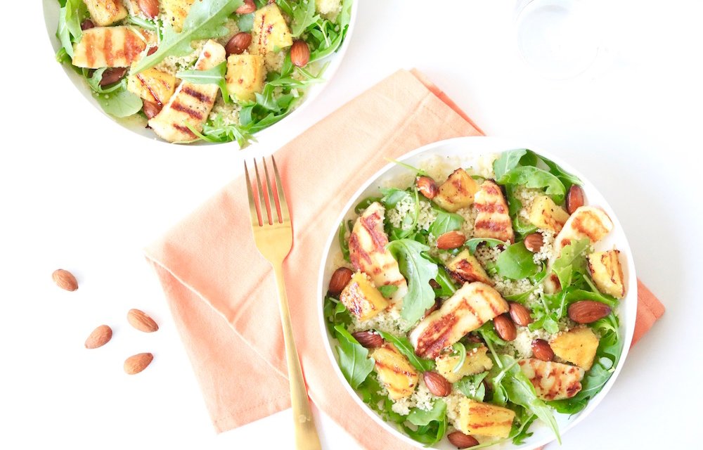 Couscoussalade met gegrilde ananas en halloumi