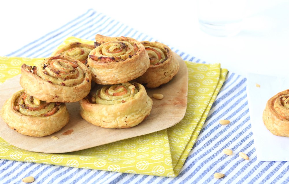 bladerdeegrolls met zalm en pesto CHICKSLOVEFOOD