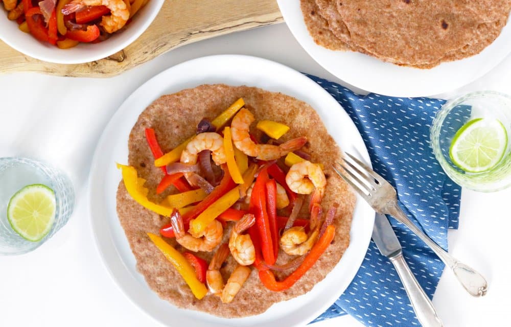 MEXICAANSE FAJITA'S MET GARNALEN RODE UI EN PAPRIKA - CHICKSLOVEFOOD