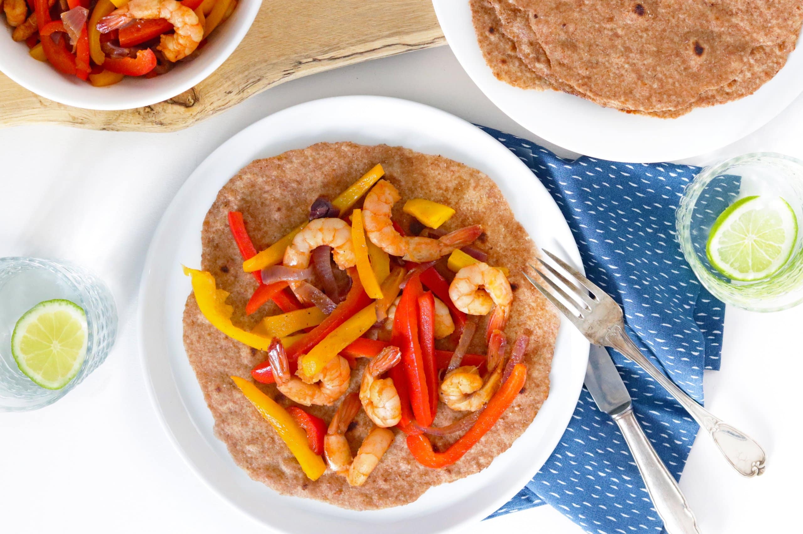 MEXICAANSE FAJITA'S MET GARNALEN RODE UI EN PAPRIKA - CHICKSLOVEFOOD