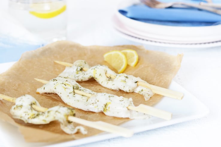 BARBECUE SPIESJES WITVIS MET CITROEN KNOFLOOK MARINADE - CHICKSLOVEFOOD