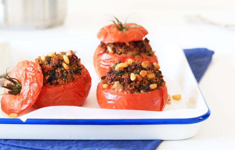GEVULDE TOMATEN MET GEHAKT COUSCOUS SPINAZIE - CHICKSLOVEFOOD