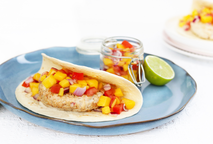 KIPBURGER OP EEN WRAP MET MANGOSALSA - CHICKSLOVEFOOD