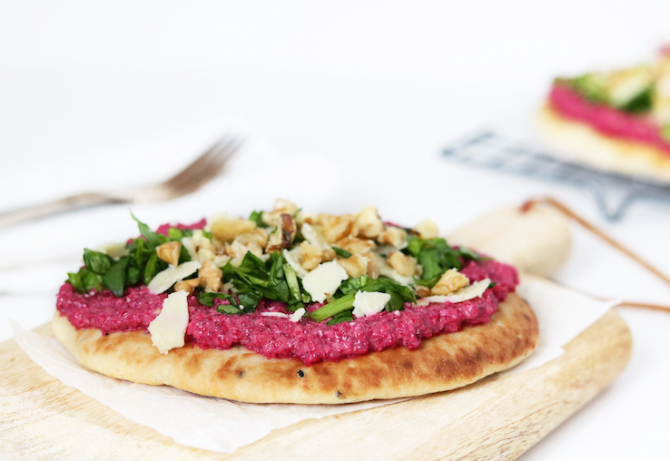 NAANBROOD MET BIETENPESTO EN SPINAZIE - CHICKSLOVEFOOD