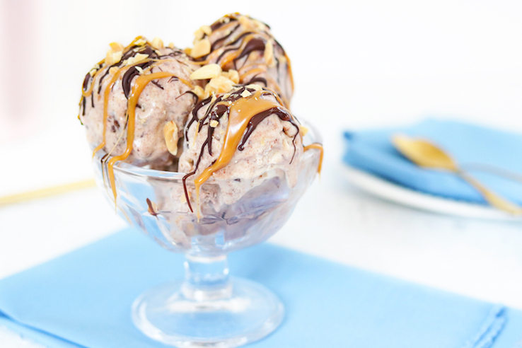 RECEPT SNICKERS IJS ZONDER IJSMACHINE - CHICKSLOVEFOOD