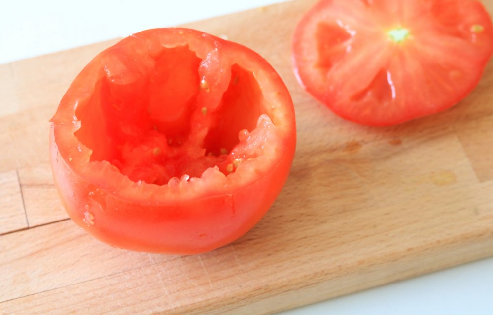 TOMAAT UITGEHOLD - CHICKSLOVEFOOD