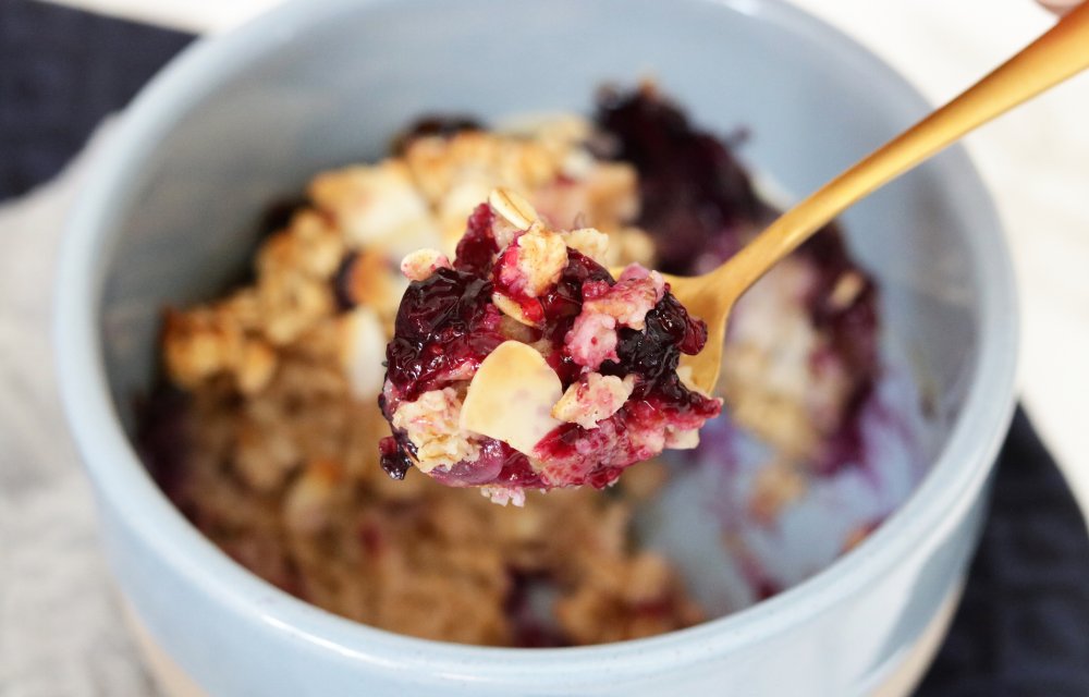 Baked oats met blauwe bessen