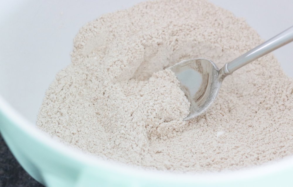 BLOEM SUIKER BAKPOEDER MENGEN - CHICKSLOVEFOOD