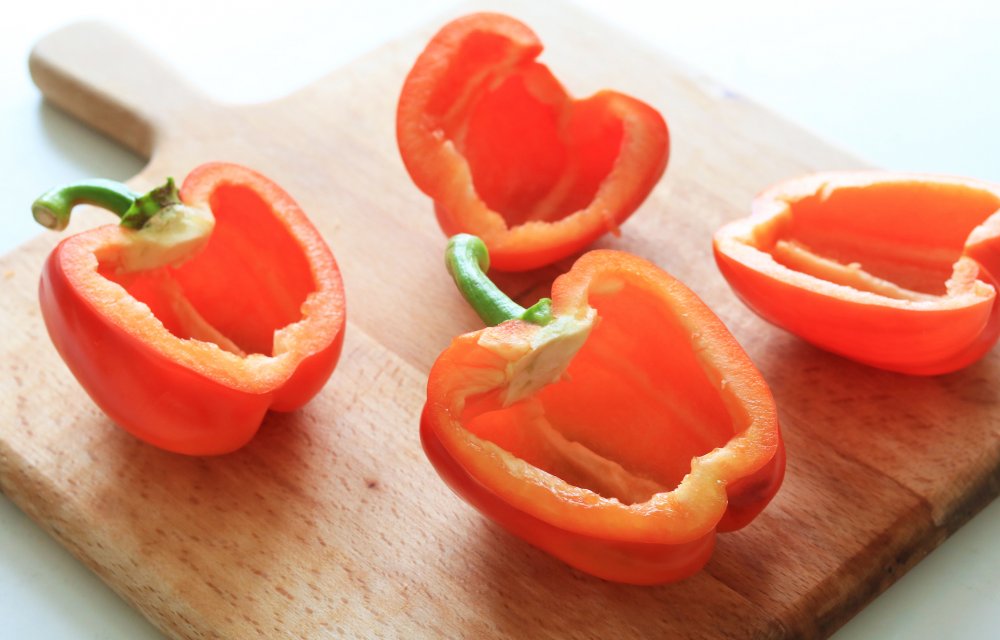 GEHALVEERDE PAPRIKA'S - CHICKSLOVEFOOD