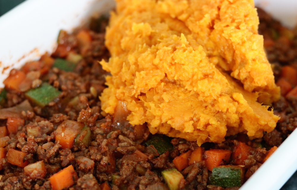 SHEPHERD'S PIE MET ZOETE AARDAPPEL MAKEN - CHICKSLOVEFOOD