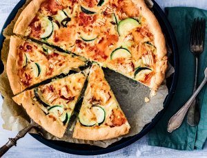 Quiche met camembert en courgette