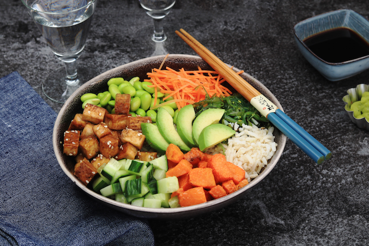 VEGA POKE BOWL MET POMPOEN EN TOFU - CHICKSLOVEFOOD