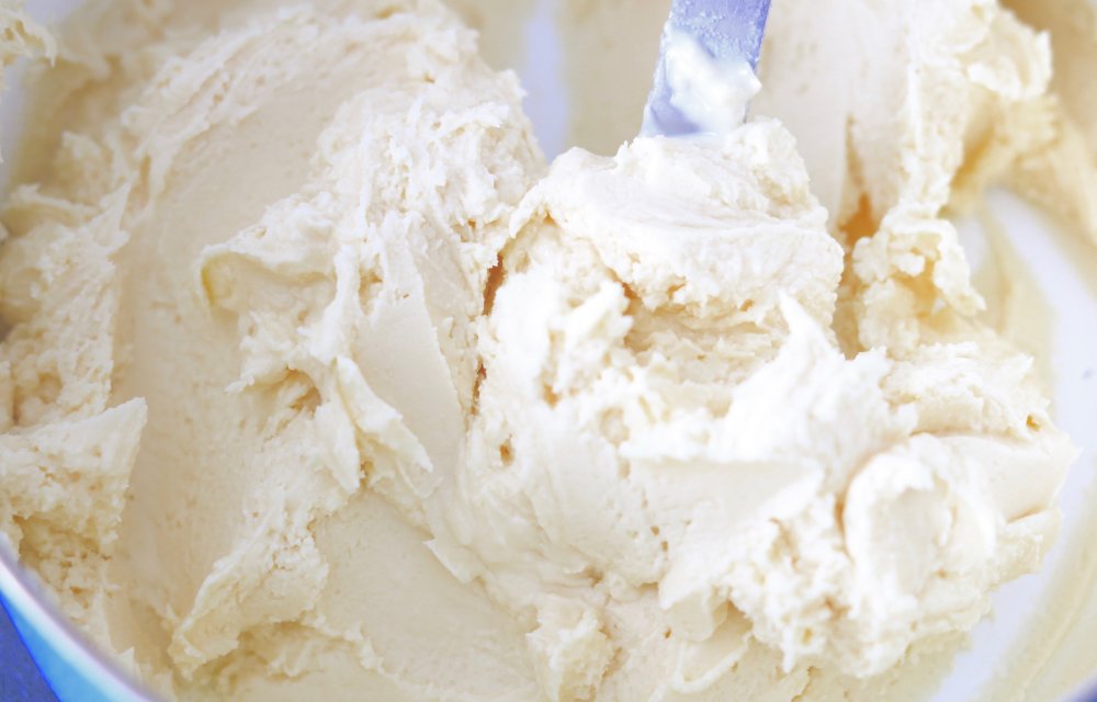 Gesmolten witte chocolade en boter CHICKSLOVEFOOD