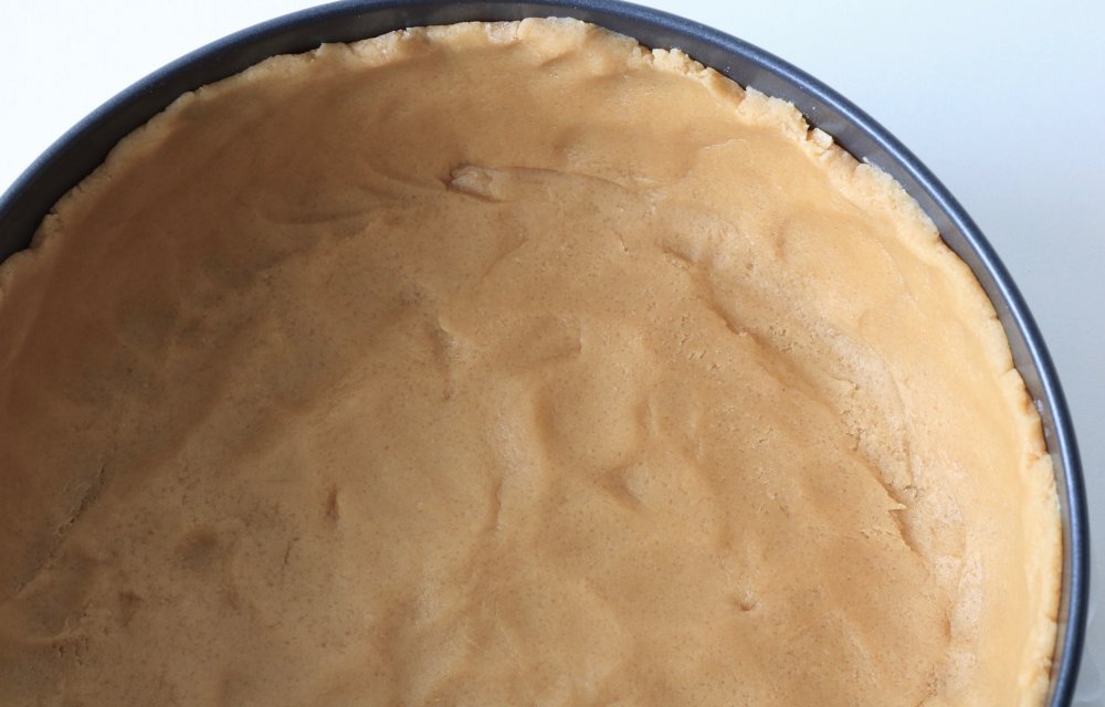 appel-noten taart deeg in springvorm | CHICKSLOVEFOOD