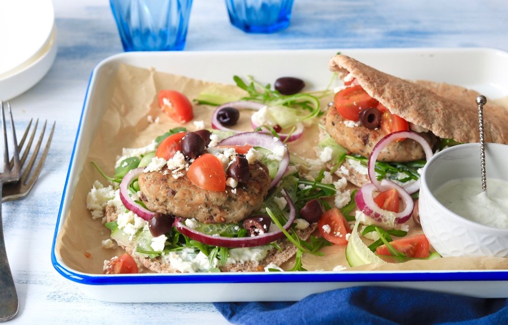 griekse-kipburgers-speltpita2-chickslovefood