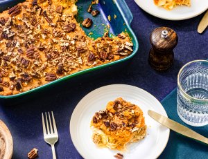 zuurkoolschotel met kipshoarma en zoete aardappelpuree