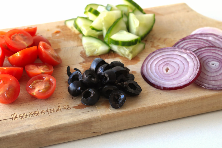 olijven-rodeui-komkommer-cherrytomaten-chickslovefood