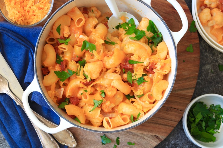 one pot macaroni met chorizo en bloemkool