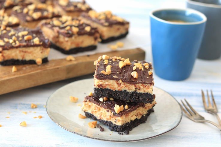 pindakaas-cheesecake-bars-zijkant-chickslovefood
