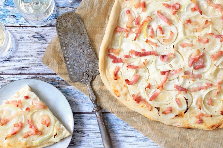 https://staging.chickslovefood.com/app/uploads/2018/03/flammkuchen-eindfoto2-chickslovefood.jpg