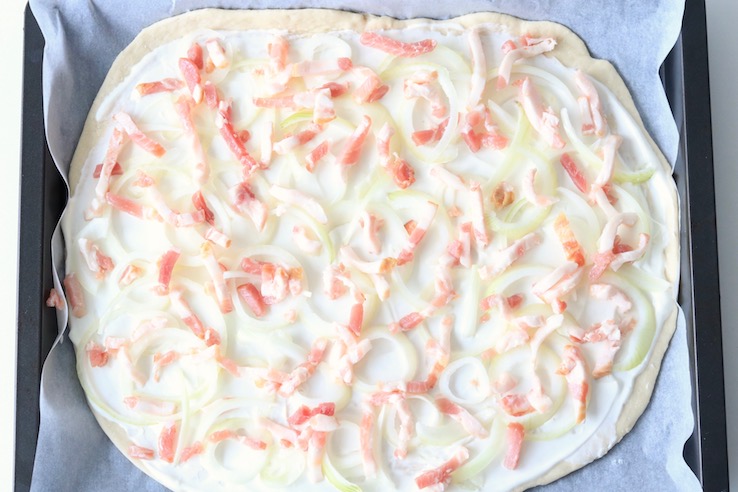 https://staging.chickslovefood.com/app/uploads/2018/03/flammkuchen-stap4-chickslovefood.jpg
