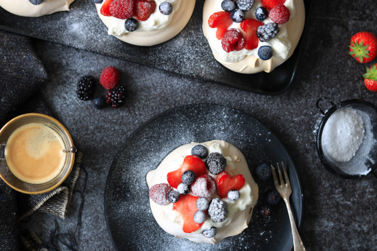 mini-pavlova's-rood-fruit-bovenkant-chickslovefood