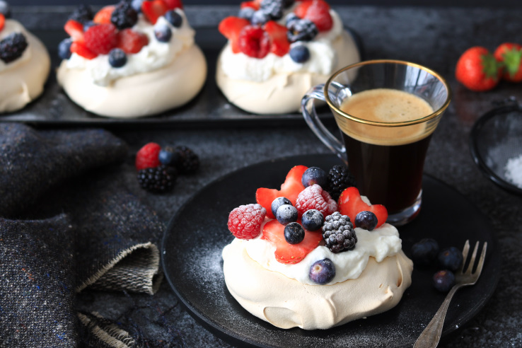 Mini pavlova's met mascarpone en rood fruit