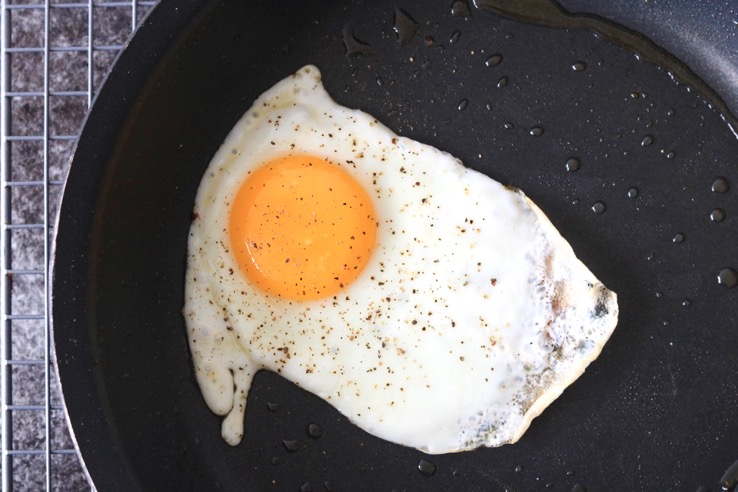 spiegelei-bakken-chickslovefood