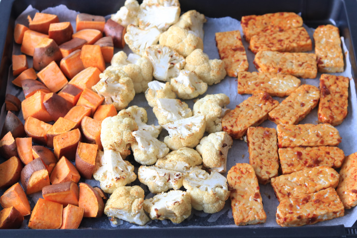 zoete-aardappel-bloemkool-tempeh-bakplaat-chickslovefood