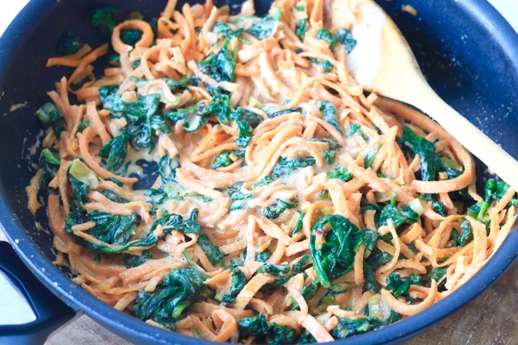 zoete-aardappel-noedels-pindasaus-pan-chickslovefood