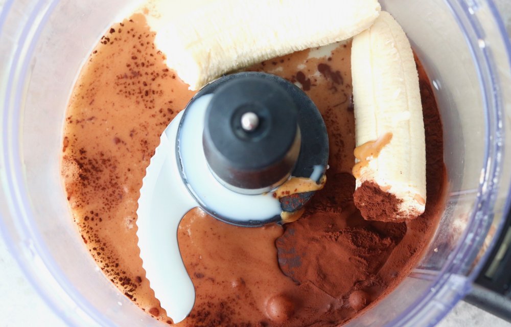 Smoothiebowl met banaan en pindakaas