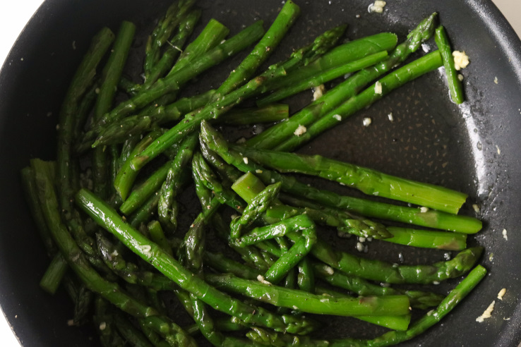 asperges-bakken-knoflook-chickslovefood