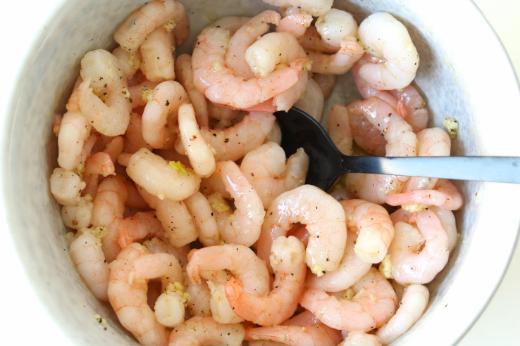 groene couscoussalade met garnalenspiesjes