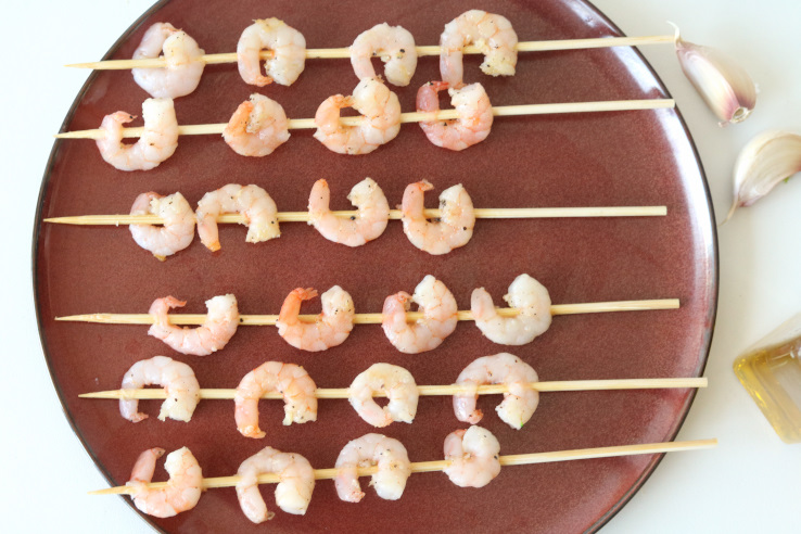 groene couscoussalade met garnalenspiesjes