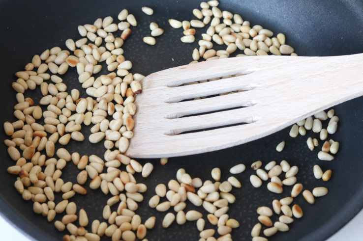 pijnboompitten-roosteren-chickslovefood