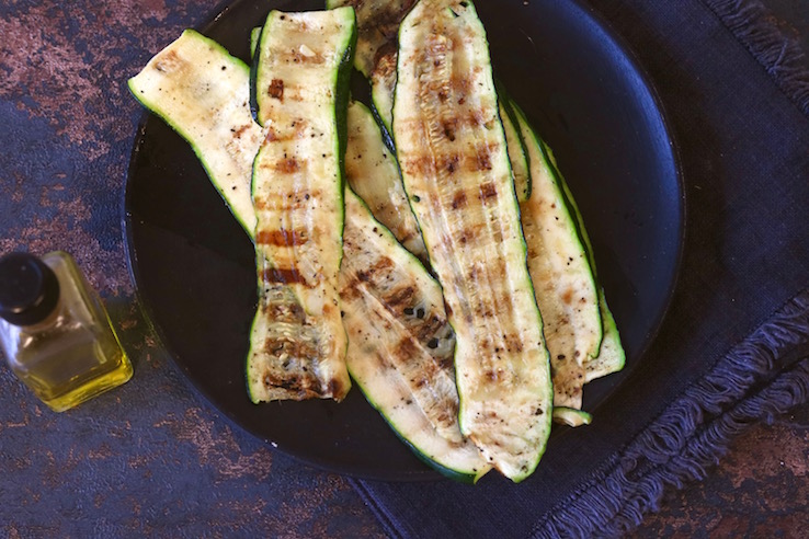 https://staging.chickslovefood.com/app/uploads/2018/09/courgettegrillen-chickslovefood.jpg