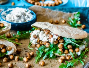 pita's met kikkererwten en labneh