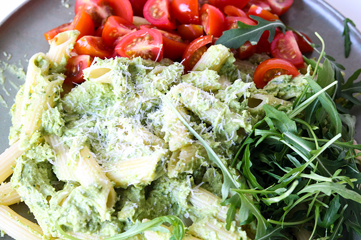 Penne met avocadopesto