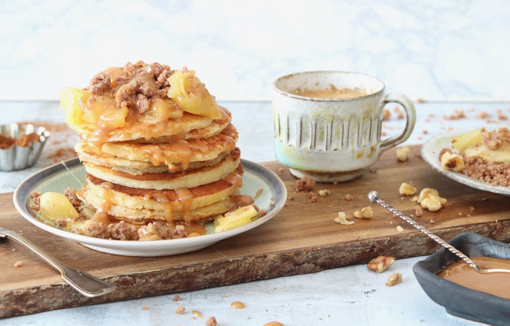 apple crumble pancakes