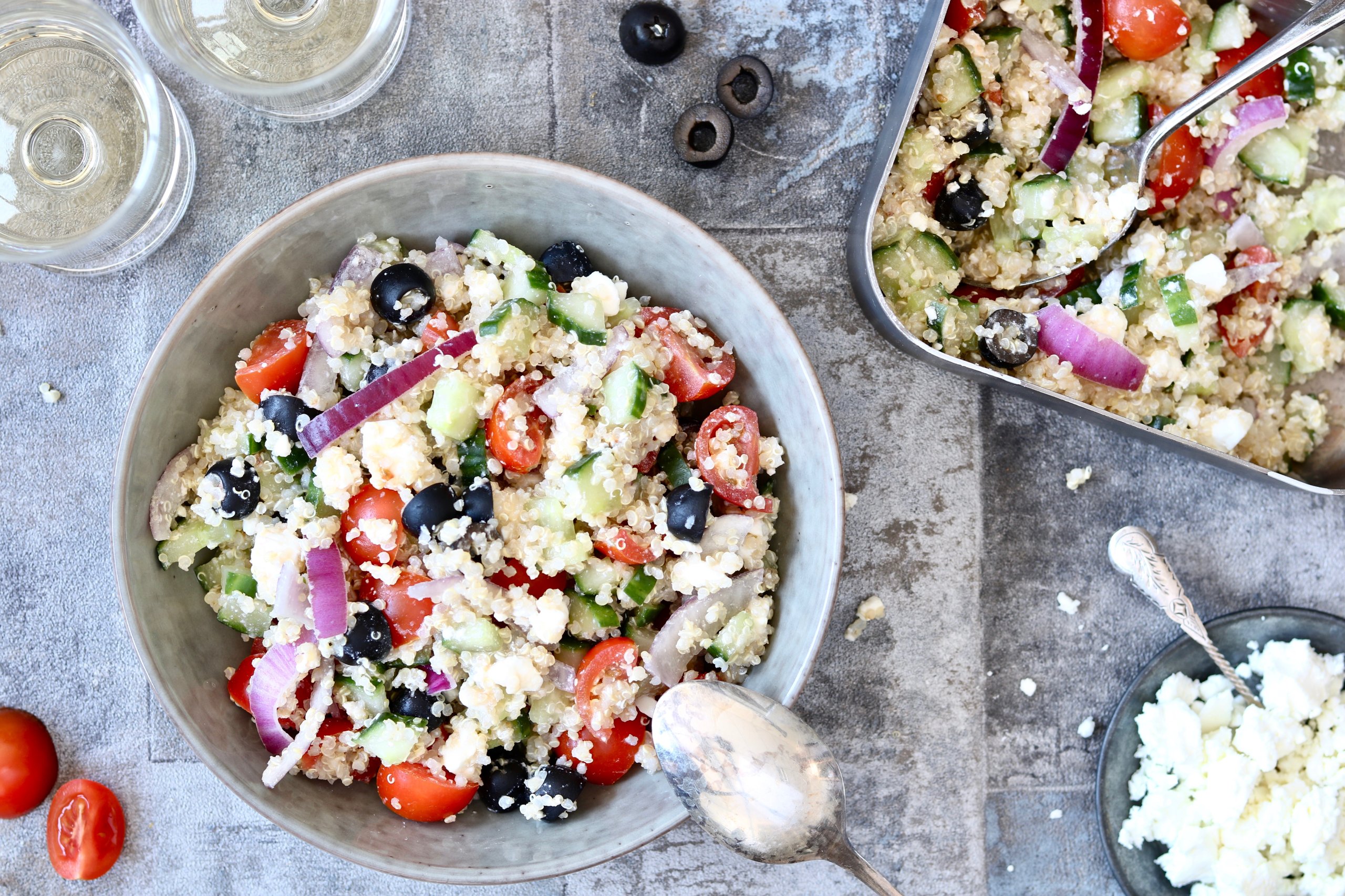 https://staging.chickslovefood.com/app/uploads/2019/02/griekse-salade-met-quinoa-1.jpeg