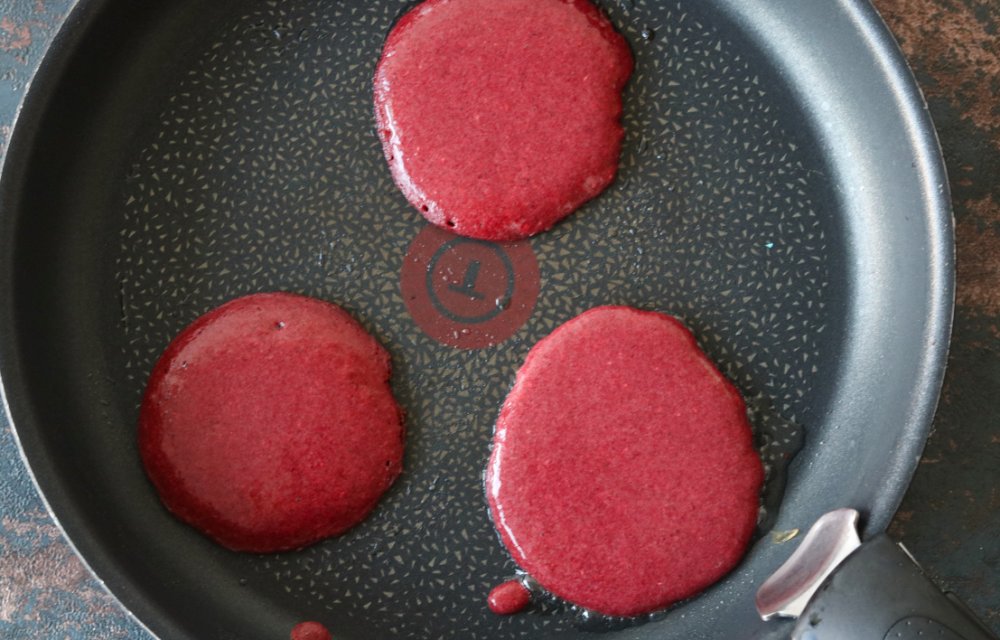 red-velvet-pancakes-bakken-chickslovefood.com