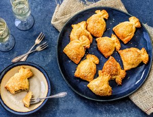 Hartige bladerdeeghapjes voor Sinterklaas