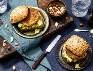 notenburger met avocadospread