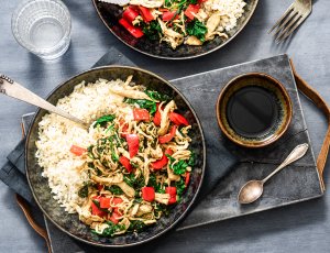 Pulled chicken met spinazie en zilvervliesrijst