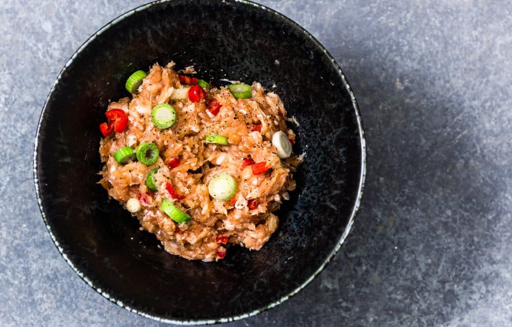 noedels met kipgehaktballetjes